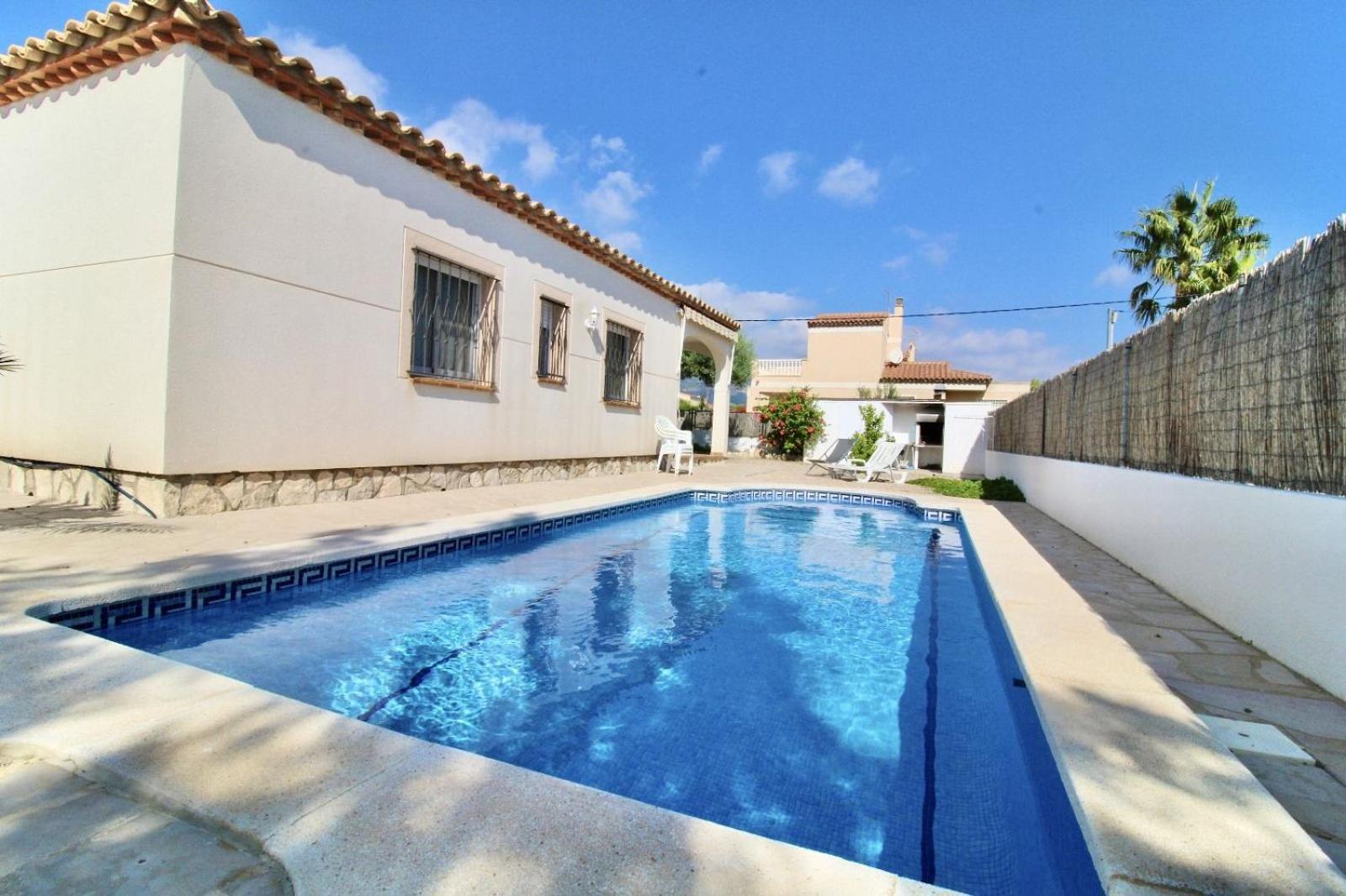 Alzines Con Piscina Privada Ac Y Wifi Villa